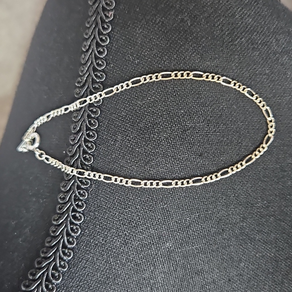 Dainty Silver Figaro Link Pattern Anklet/Ankle Bracelet - Picture 5 of 7